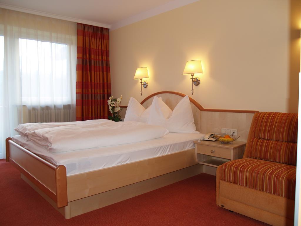 Hotel Tirolerhof Lermoos Zimmer foto